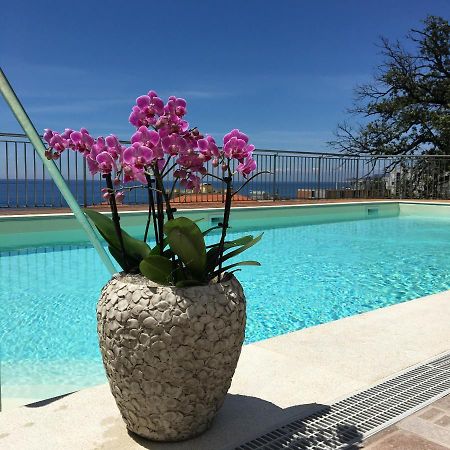 Hotel Mediterraneo Cavi di Lavagna Eksteriør billede