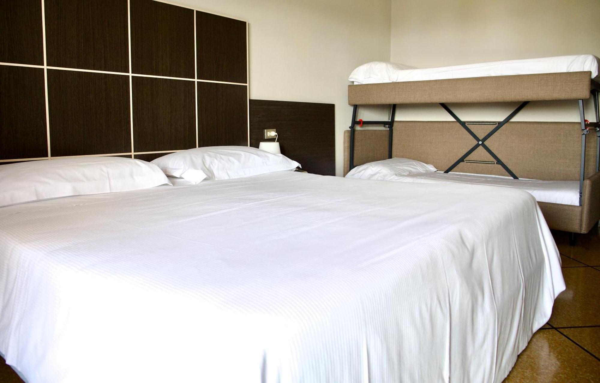 Hotel Mediterraneo Cavi di Lavagna Eksteriør billede