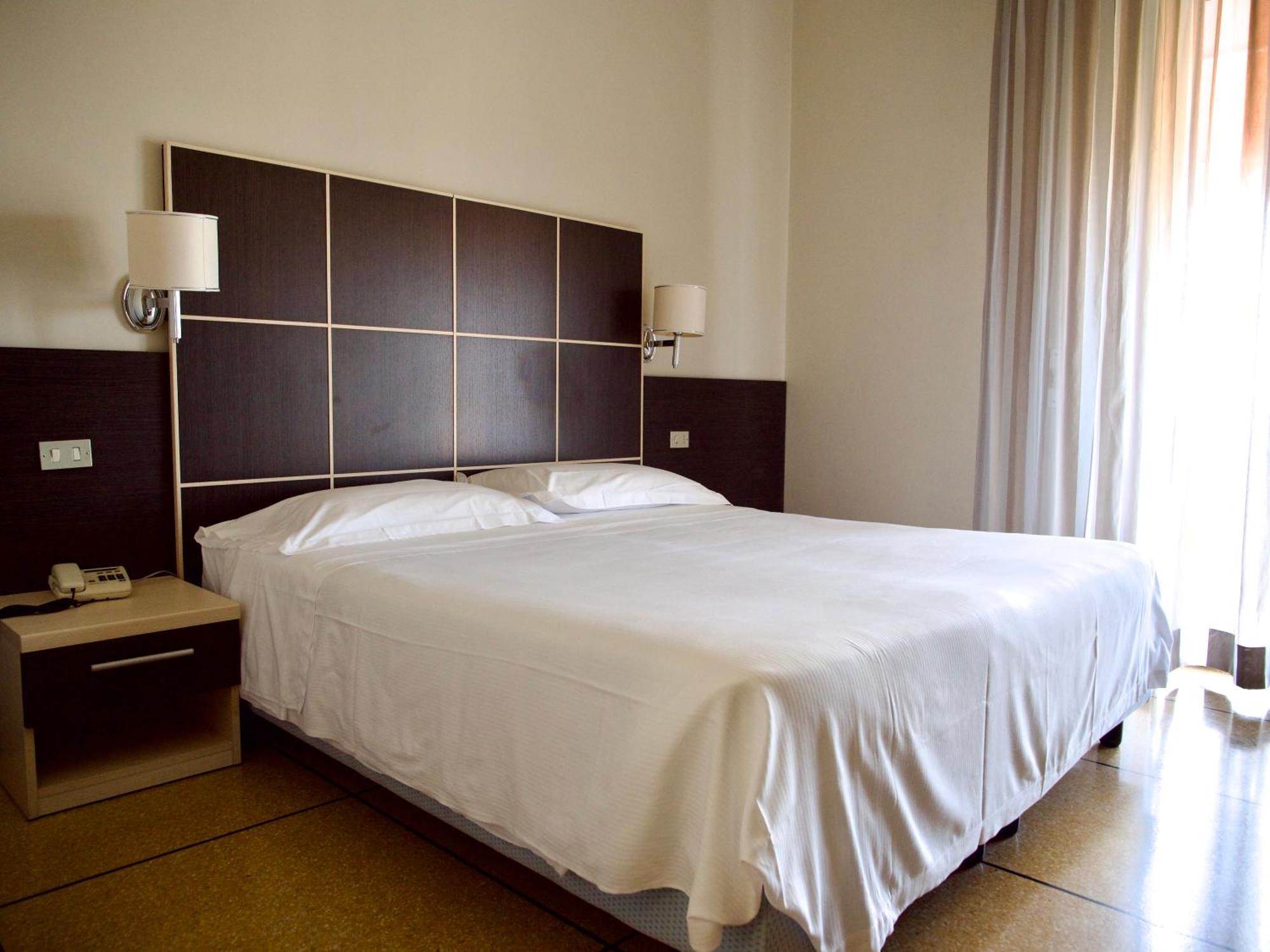 Hotel Mediterraneo Cavi di Lavagna Eksteriør billede