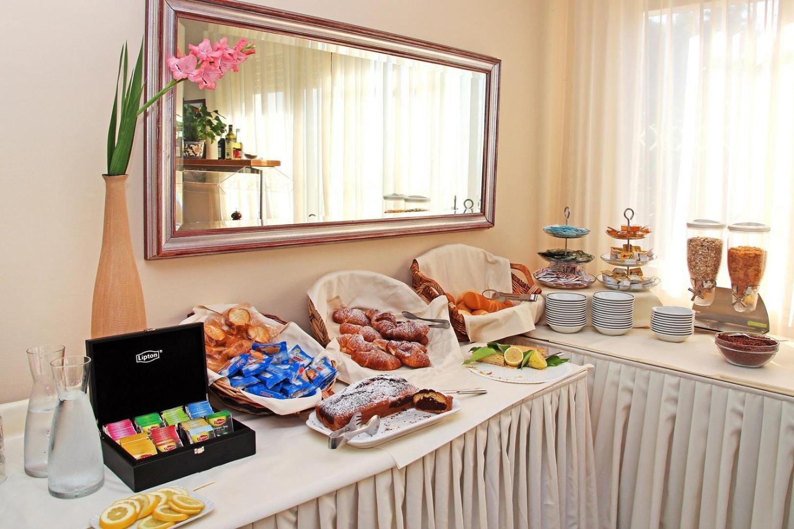 Hotel Mediterraneo Cavi di Lavagna Eksteriør billede
