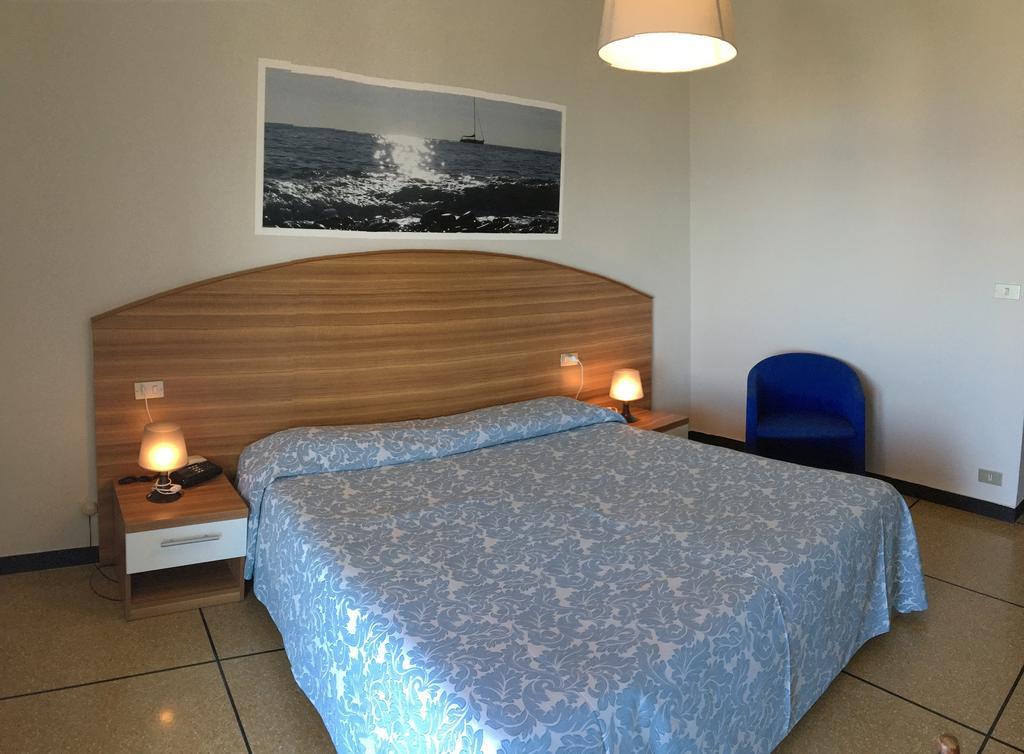 Hotel Mediterraneo Cavi di Lavagna Eksteriør billede