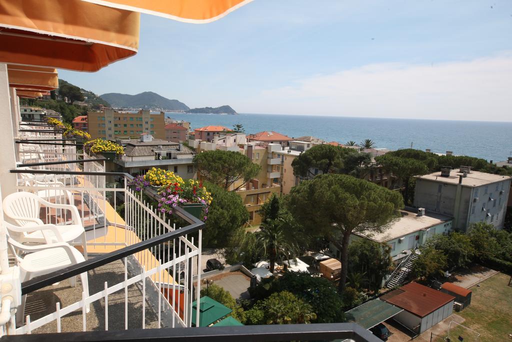 Hotel Mediterraneo Cavi di Lavagna Eksteriør billede