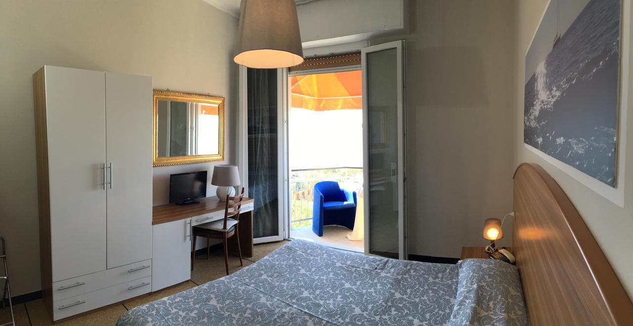 Hotel Mediterraneo Cavi di Lavagna Eksteriør billede